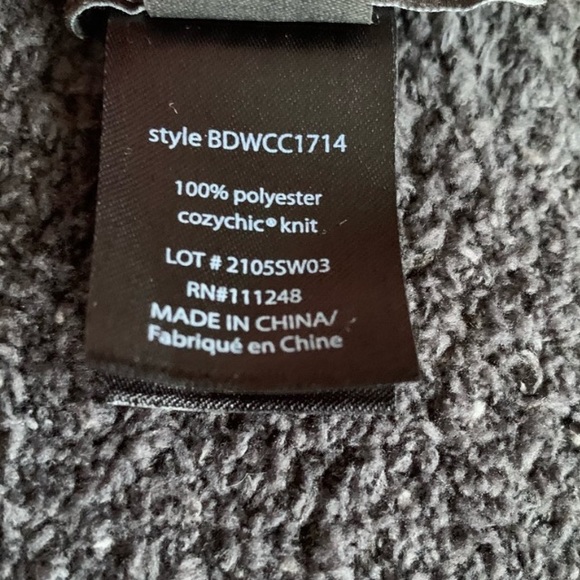 Barefoot Dreams CozyChic Coastline
Poncho one size
100% PolyesterMicrofiber - Picture 6 of 7